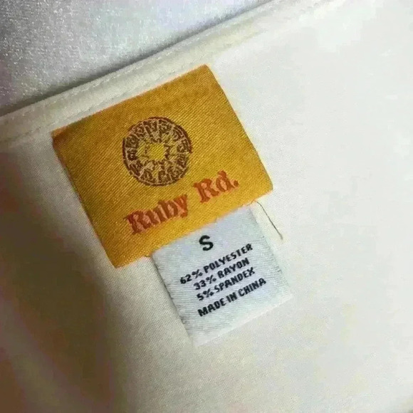 Ruby Rd. Women's ivory blouse size small - Picture 6 of 6